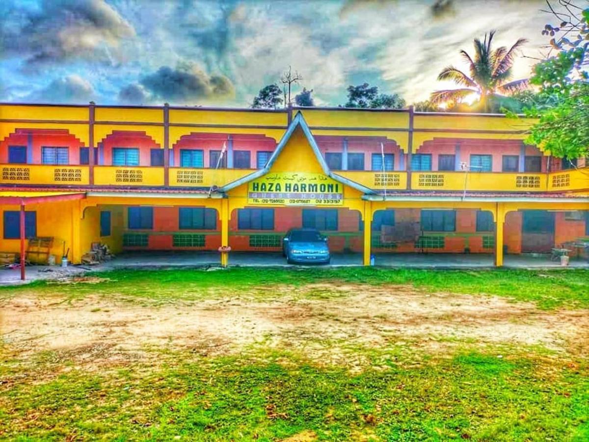Oyo 90454 Haza Harmoni Guesthouse كوتا بْهارو المظهر الخارجي الصورة