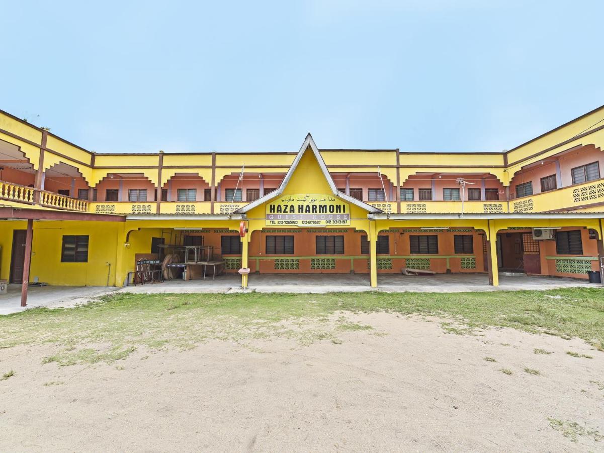 Oyo 90454 Haza Harmoni Guesthouse كوتا بْهارو المظهر الخارجي الصورة
