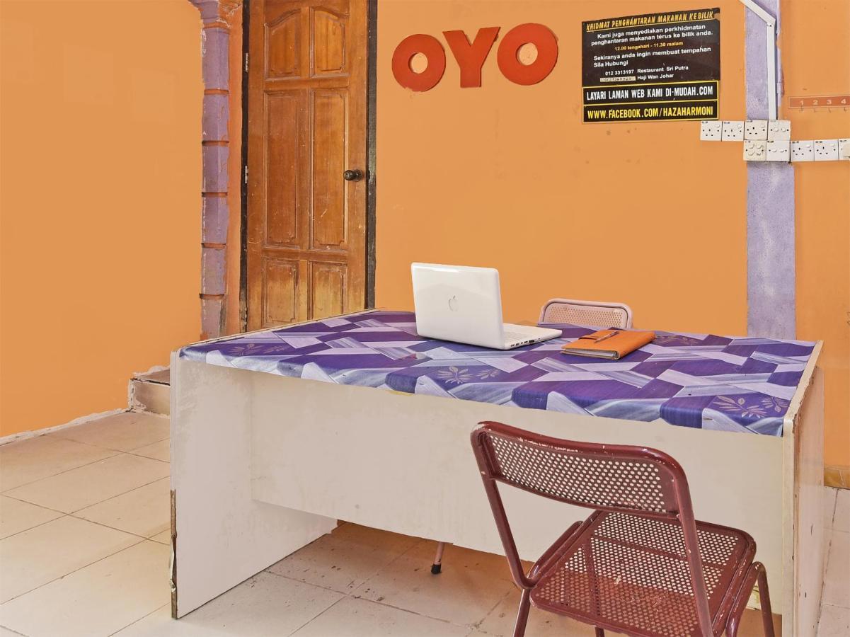 Oyo 90454 Haza Harmoni Guesthouse كوتا بْهارو المظهر الخارجي الصورة
