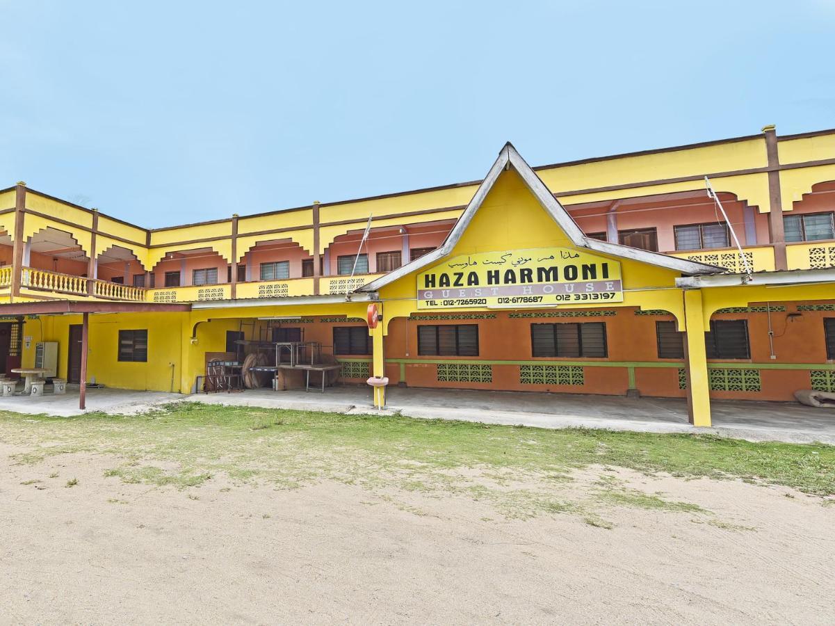 Oyo 90454 Haza Harmoni Guesthouse كوتا بْهارو المظهر الخارجي الصورة