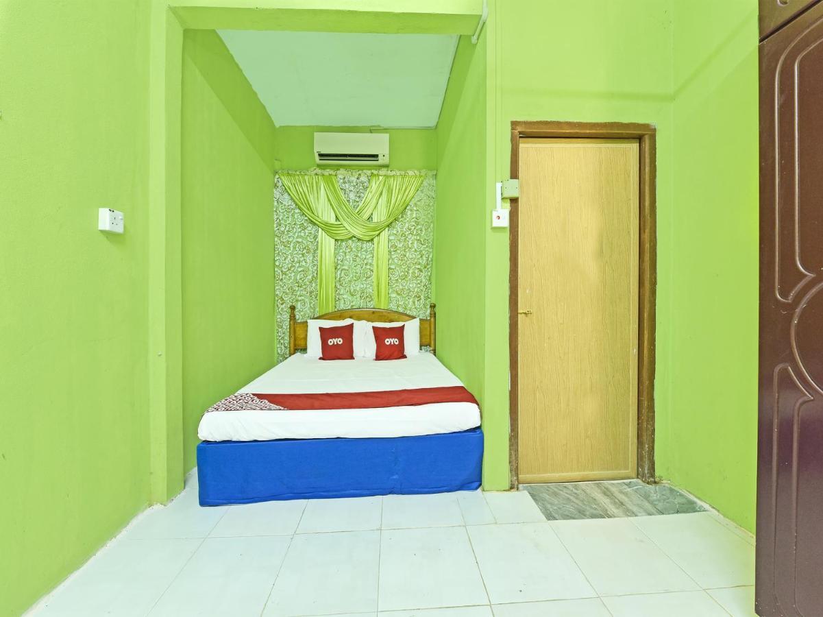 Oyo 90454 Haza Harmoni Guesthouse كوتا بْهارو المظهر الخارجي الصورة