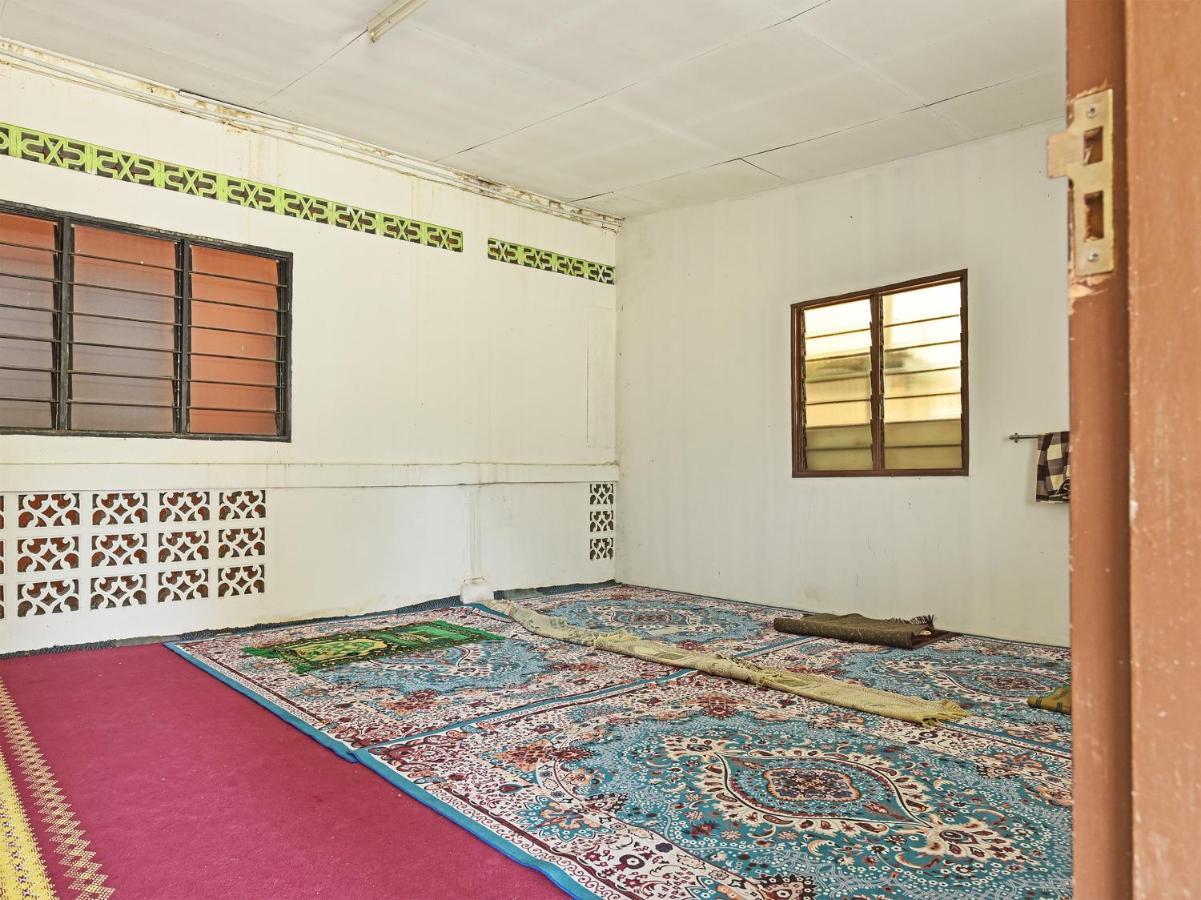 Oyo 90454 Haza Harmoni Guesthouse كوتا بْهارو المظهر الخارجي الصورة