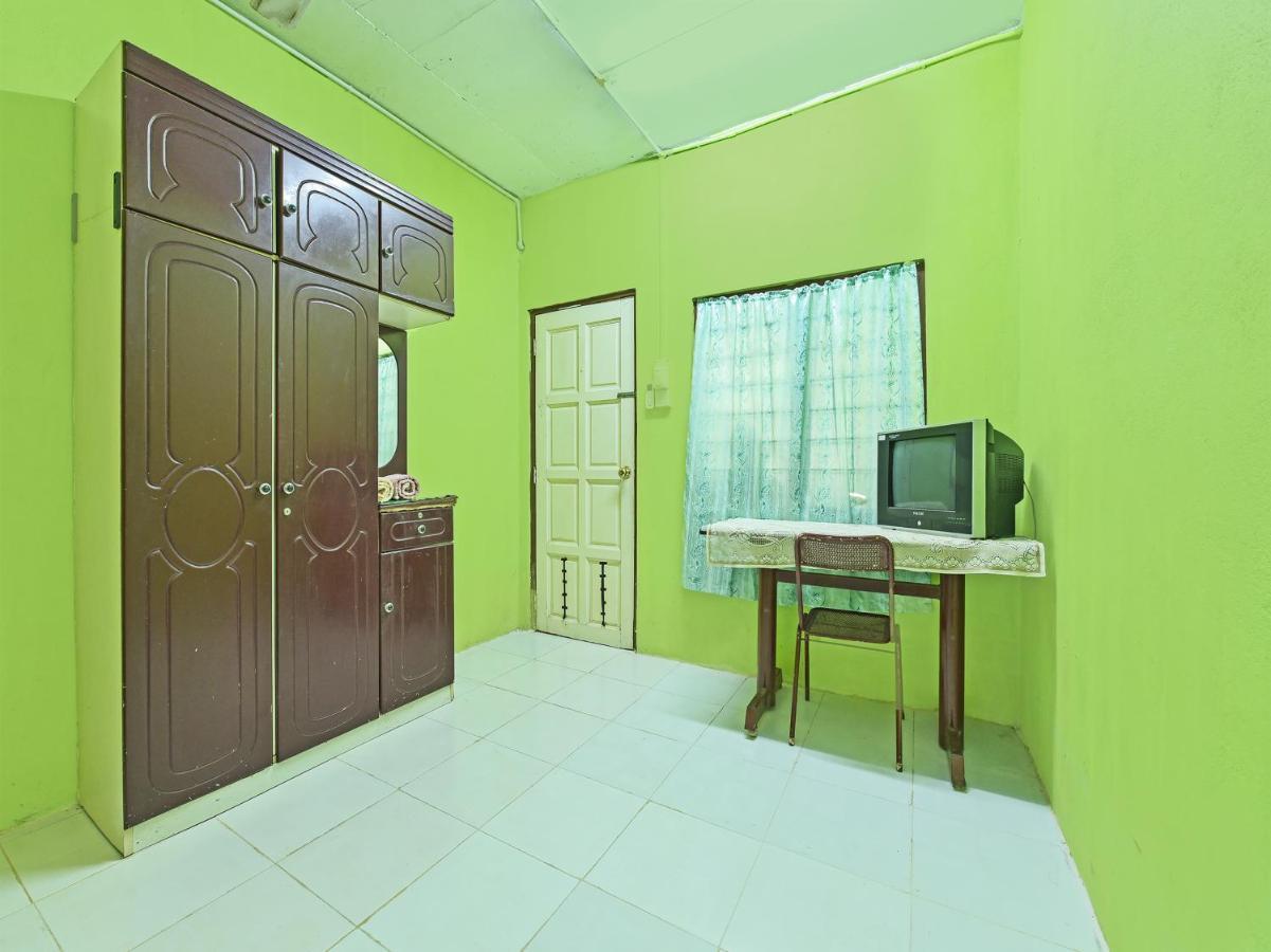 Oyo 90454 Haza Harmoni Guesthouse كوتا بْهارو المظهر الخارجي الصورة