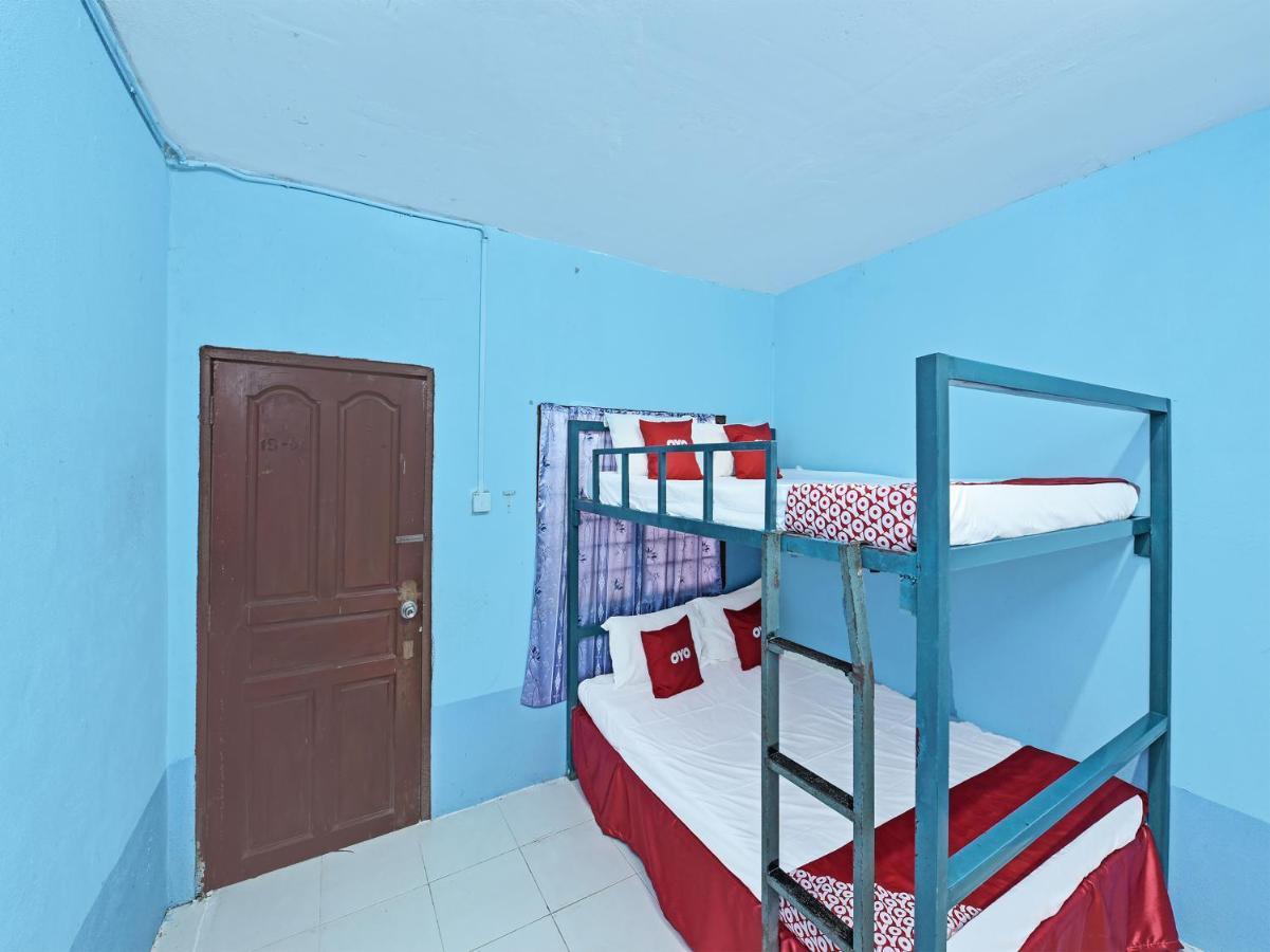 Oyo 90454 Haza Harmoni Guesthouse كوتا بْهارو المظهر الخارجي الصورة