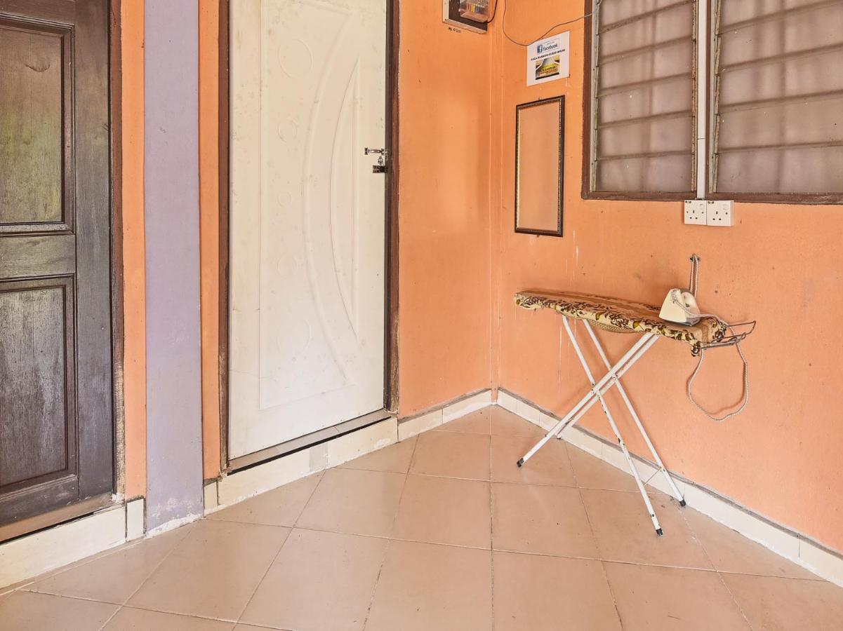Oyo 90454 Haza Harmoni Guesthouse كوتا بْهارو المظهر الخارجي الصورة