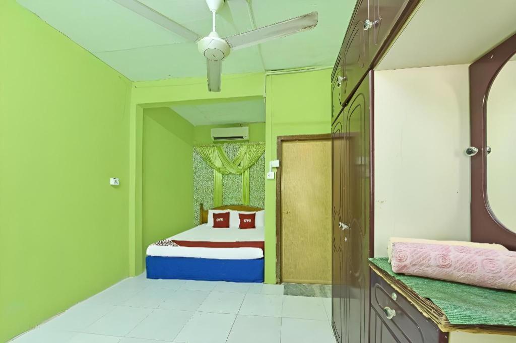 Oyo 90454 Haza Harmoni Guesthouse كوتا بْهارو المظهر الخارجي الصورة